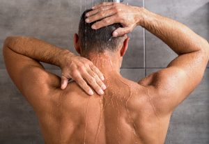 Depois do treino devo tomar banho com água fria ou quente?