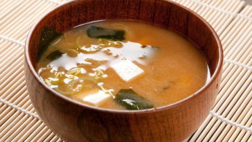 sopa de vegetais com tofu