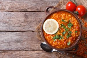 Como fazer sopa de tomate e lentilhas indicada para diabéticos