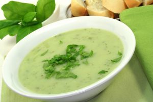 Receita de sopa de ervas frescas (com leite de amêndoa) indicado para diabéticos