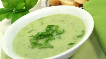 Receita de sopa de ervas frescas (com leite de amêndoa) indicado para diabéticos