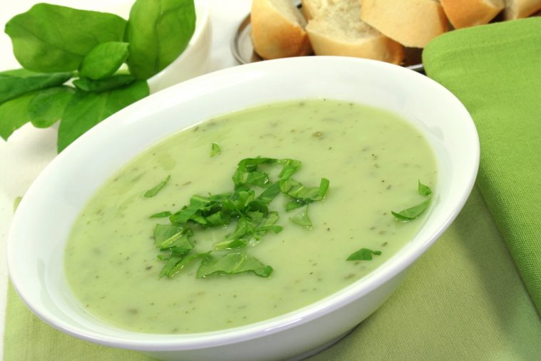 Receita de sopa de ervas frescas (com leite de amêndoa) indicado para diabéticos