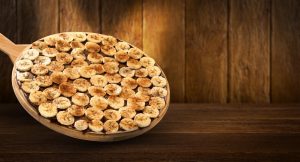 Receita de crocantes de banana e canela para quem está de dieta