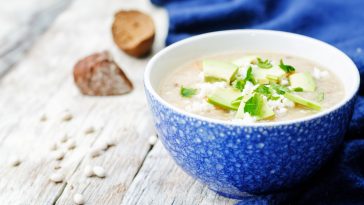 Receita de sopa de rúcula com feijão branco adequada para diabéticos